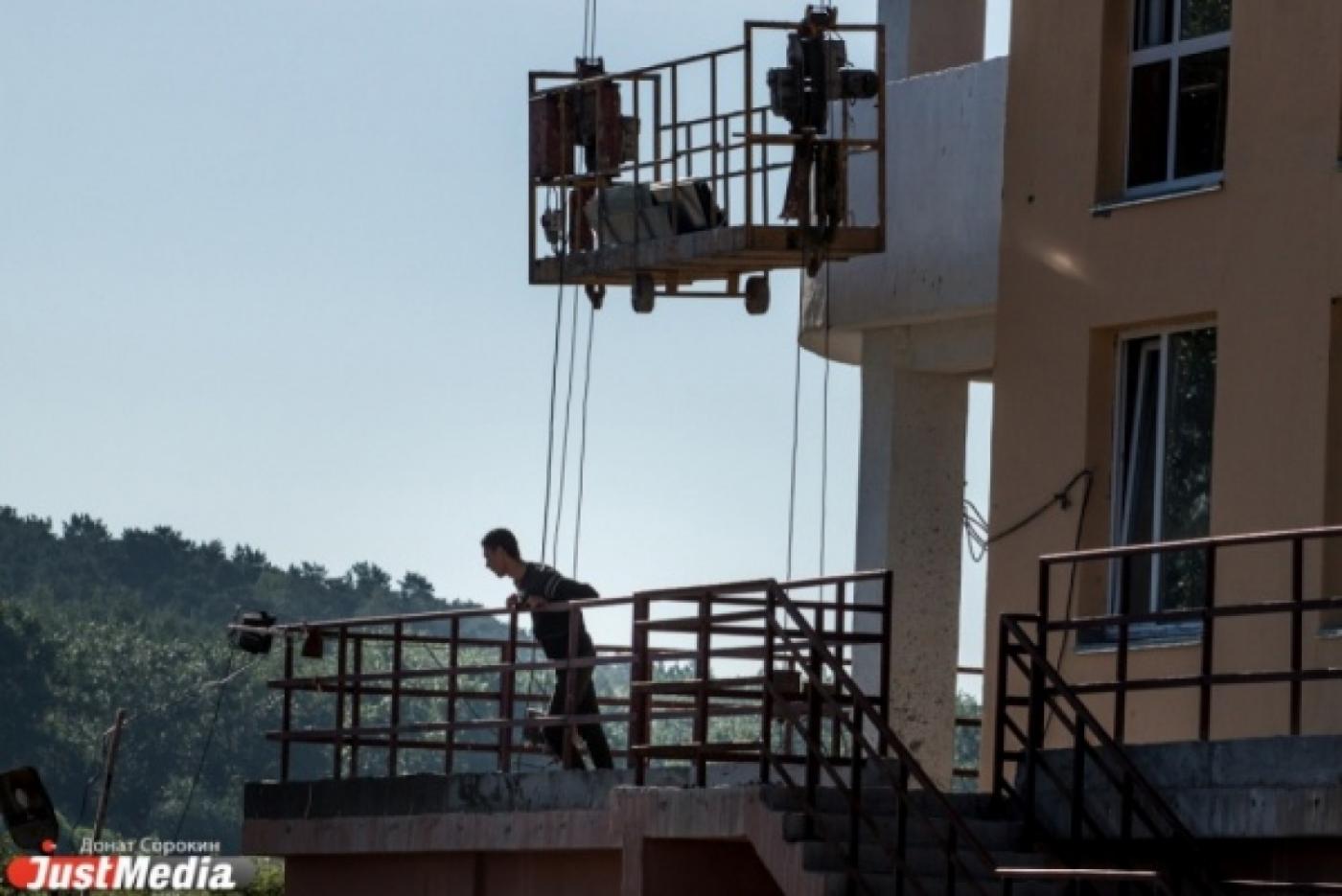 Строители пообещали не тронуть «зеленую зону» при строительстве 25-этажки на визе - Фото 1