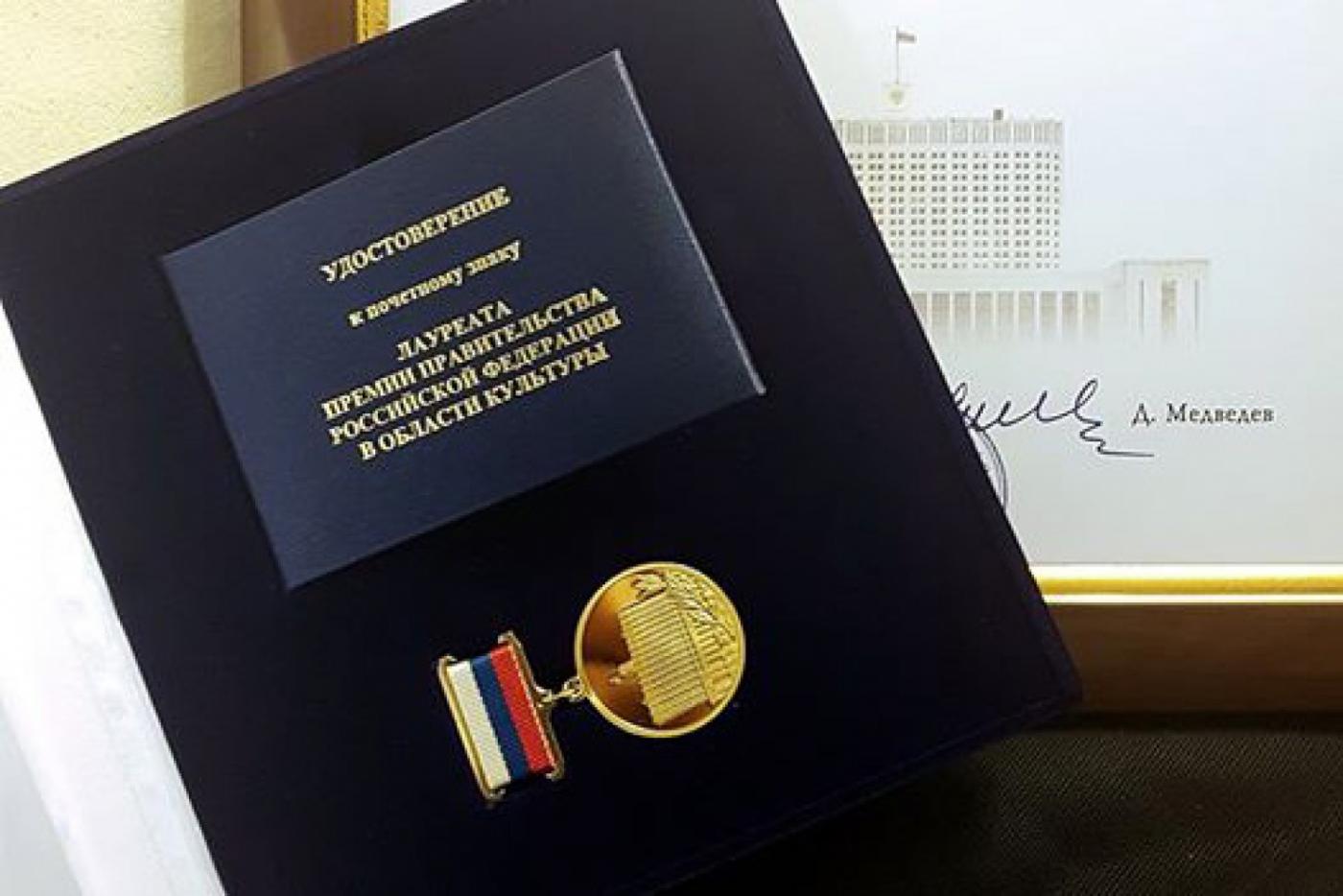 Писатель Иванов получил почетный правительственный знак - Фото 1