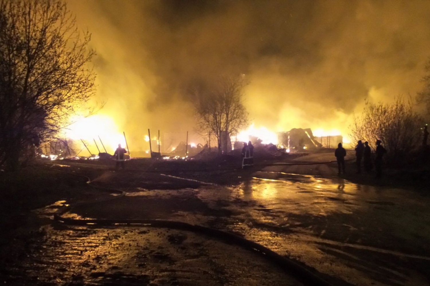 Огонь коммунальная ул 16 фото. Огни Екатеринбурга. Екатеринбург разбомбили. Огонек Екатеринбург.