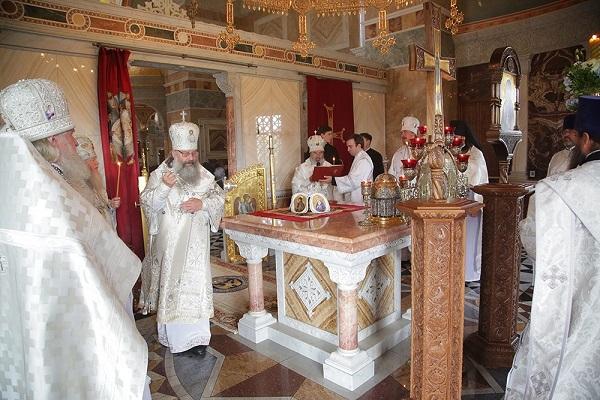 Митрополит Кирилл освятил возрожденный храм имени иконы «Всех Скорбящих радость» - Фото 1