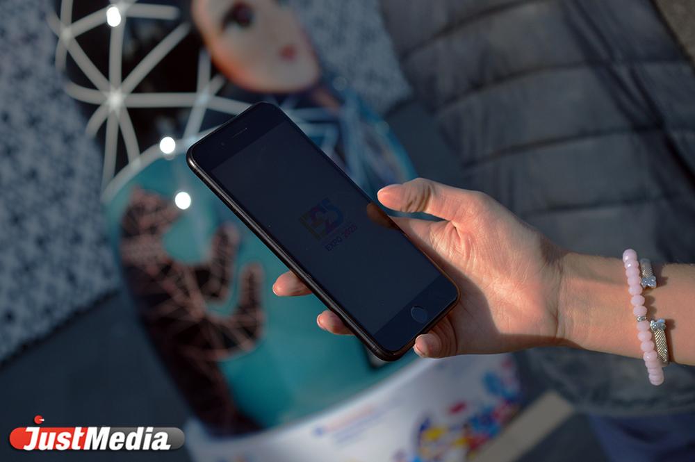 «Мы то красную звезду стесняемся, то матрешку». Главный символ заявки на ЭКСПО-2025 выставили в Екатеринбурге за день до отправки в мировое турне - Фото 1