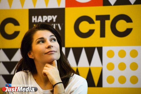 Звезда сериала «Воронины» Екатерина Волкова: «Желаю, чтобы в зимние вечера в ваших сердцах были тепло, уют и комфорт». В Екатеринбурге +5 и мокрый снег - Фото 1