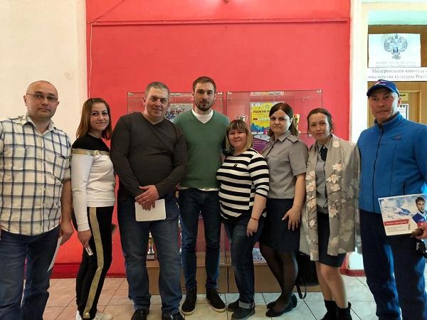 Антон Шипулин начал выборную кампанию с колонии - Фото 1