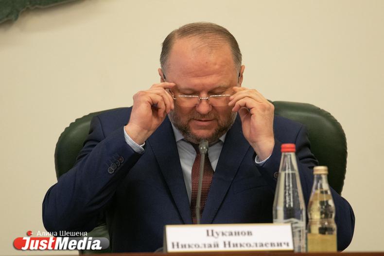 Цуканов пригрозил чиновникам увольнением за отказ от диалога с населением - Фото 1