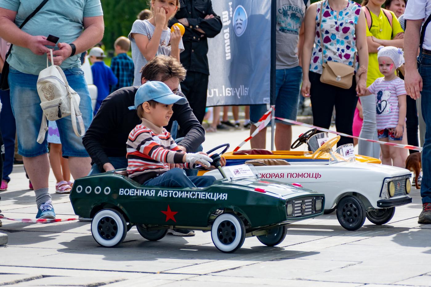 В Екатеринбурге прошло первое детское ретро-ралли - Фото 1