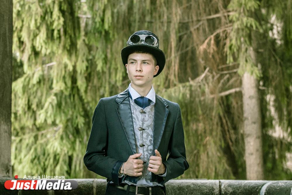 Герцог Чеширский Сесил Стилон: «Снова дождь?! Неужели в Екатеринбурге даже погоды нормальной на всех не хватает?!». В Екатеринбурге +18 - Фото 1