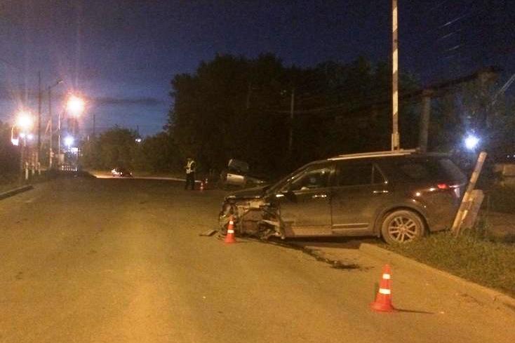 В Екатеринбурге водитель Ford влетел в «пятнадцатую» и покалечил двух маленьких детей и их родственников - Фото 1