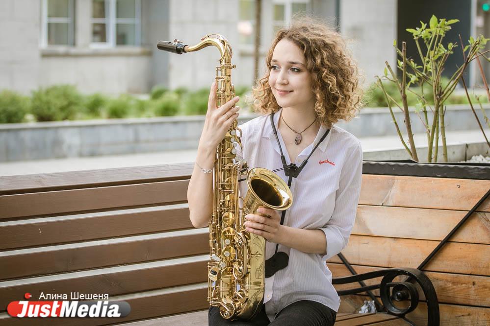 Саксофонистка Людмила Клюковская: «Уральская погода, как и жители Урала, непредсказуема, но в этом весь ее кайф». В Екатеринбурге +23 - Фото 1