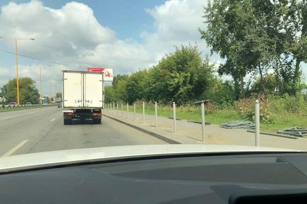 В Екатеринбурге на переулке Базовый установили ограждение - Фото 1