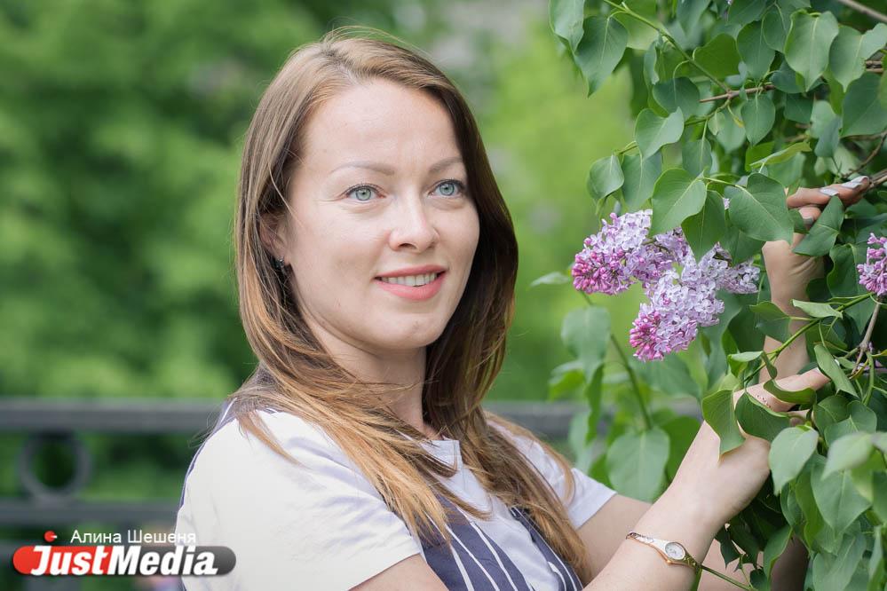 Людмила Дрягина, сотрудница банка: «Любимое время года – лето, когда можно посидеть у костра и пособирать ромашки». В Екатеринбурге +13 - Фото 1