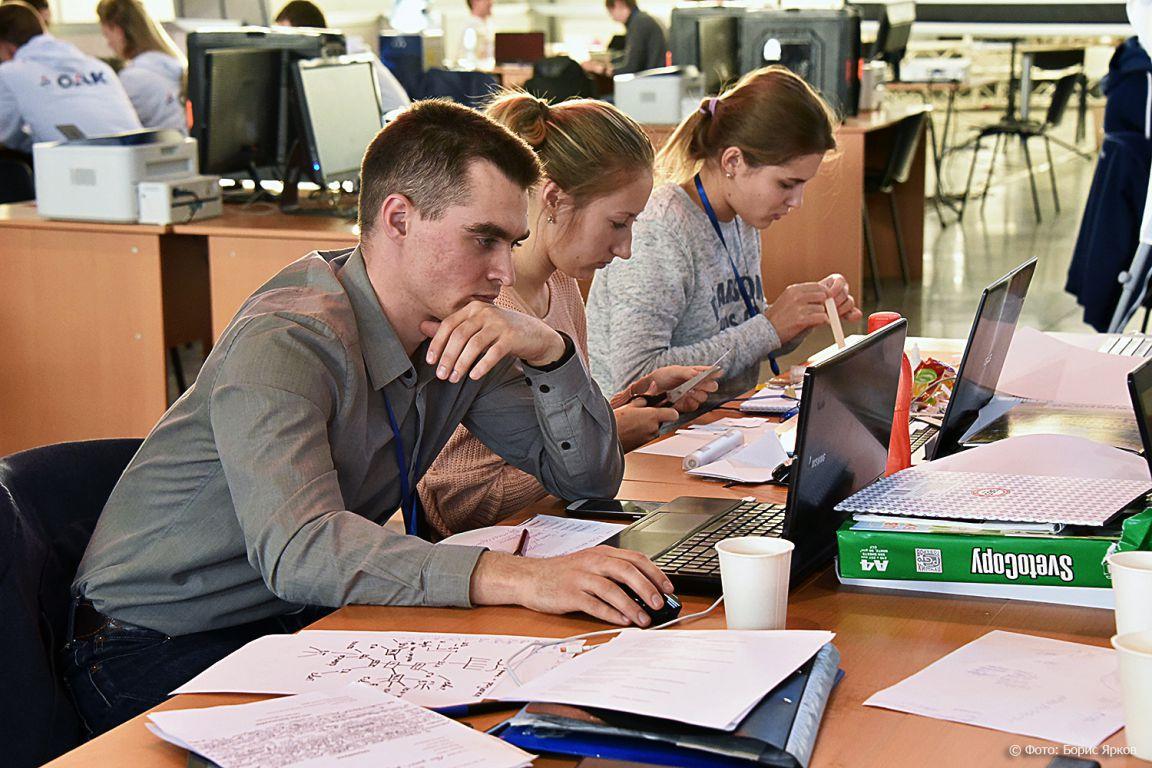 Умные и перспективные: более пяти тысяч свердловчан подали заявки на конкурс «Лидеры России» - Фото 1