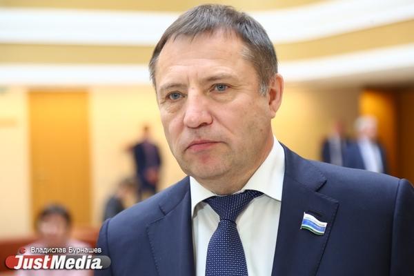 «Еще идут обсуждения в кулуарах». Рассмотрение законопроекта о возврате прямых выборов мэра перенесли на декабрь - Фото 1