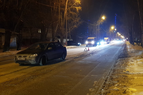 На Шаумяна автоледи сбила девушку-нарушительницу - Фото 1