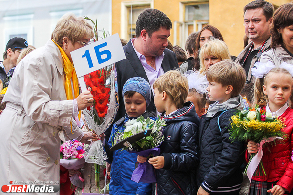 В Екатеринбурге началась запись в первые классы. Уже подано более 2 000 заявок - Фото 1