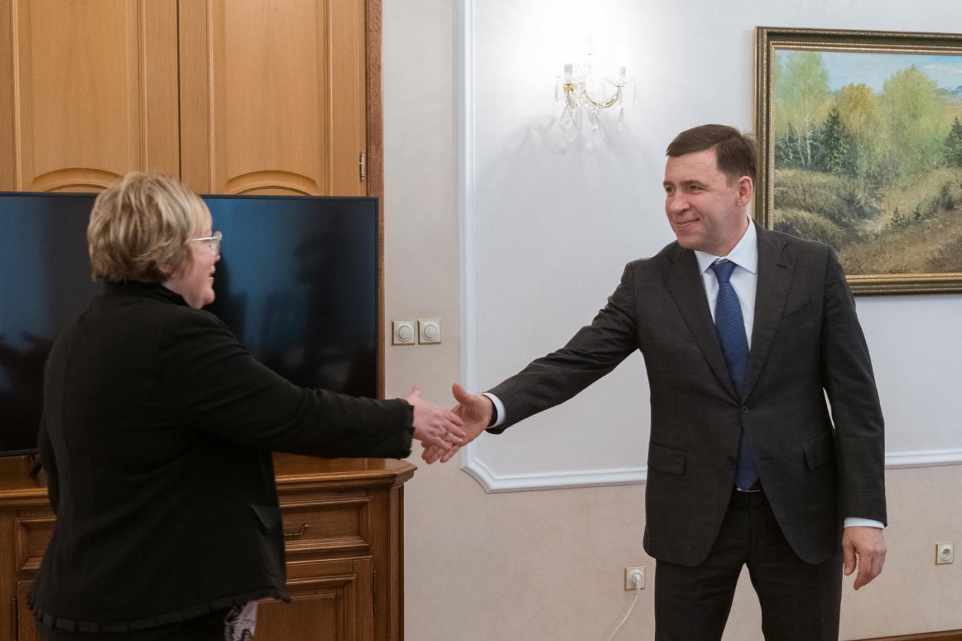 Омбудсмен Мерзлякова признала, что свердловчане не хотят переписывать Конституцию - Фото 1