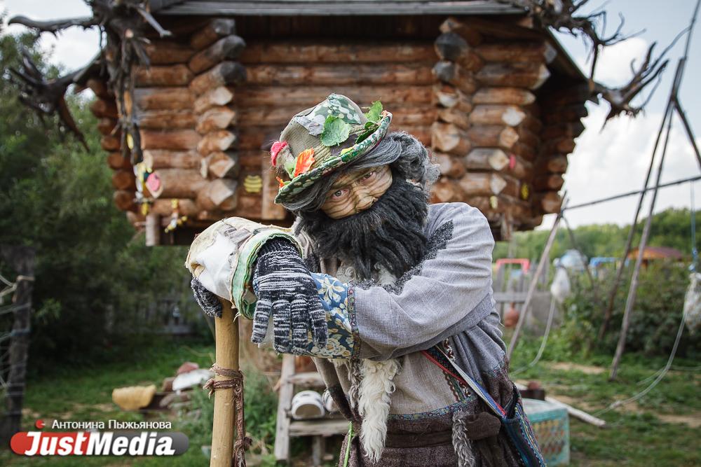 Леший из Парка Сказов: «Скоро осень, забот видимо-невидимо: листья перекрашивать, урожай собирать». В Екатеринбурге +24 градуса - Фото 1