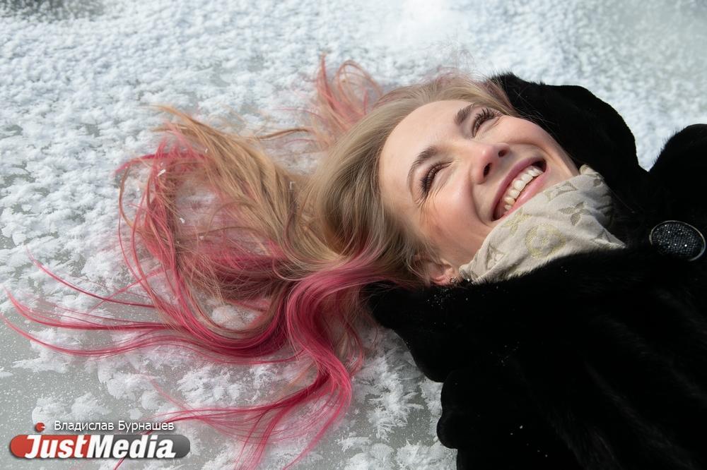 Мастер по росписи одежды Екатерина Рожкова: «Здесь я наслаждаюсь настоящей русской зимой и сугробами, которые лежат аж до весны». В Екатеринбурге -15 градусов - Фото 1