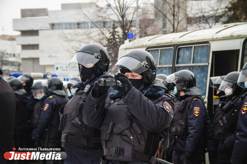 Поставь полицию. Что делает полиция в случае войны.