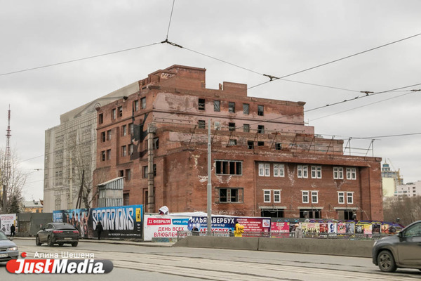 Гостиницу-недострой у цирка сносить не будут - Фото 1