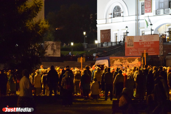 Две тысячи верующих приняли участие в несанкционированном крестном ходе - Фото 1