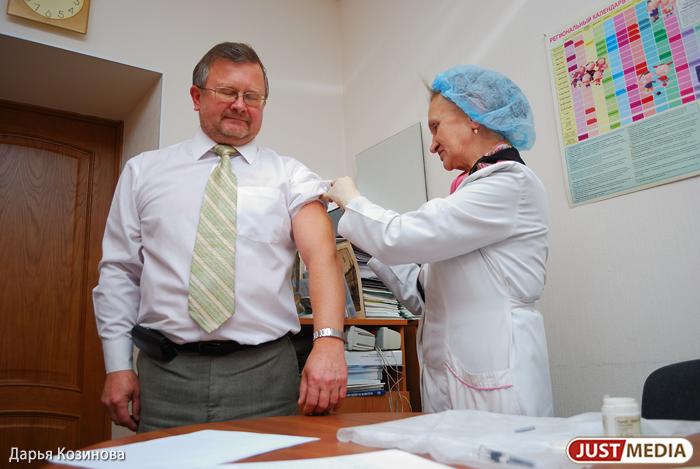 Павел Креков заявил о безопасности вакцины от сезонного гриппа для людей, привитых от коронавируса - Фото 1