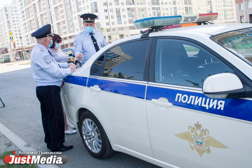 ГИБДД Екатеринбурга устроила облаву на трамвайных зацеперов - Фото 1