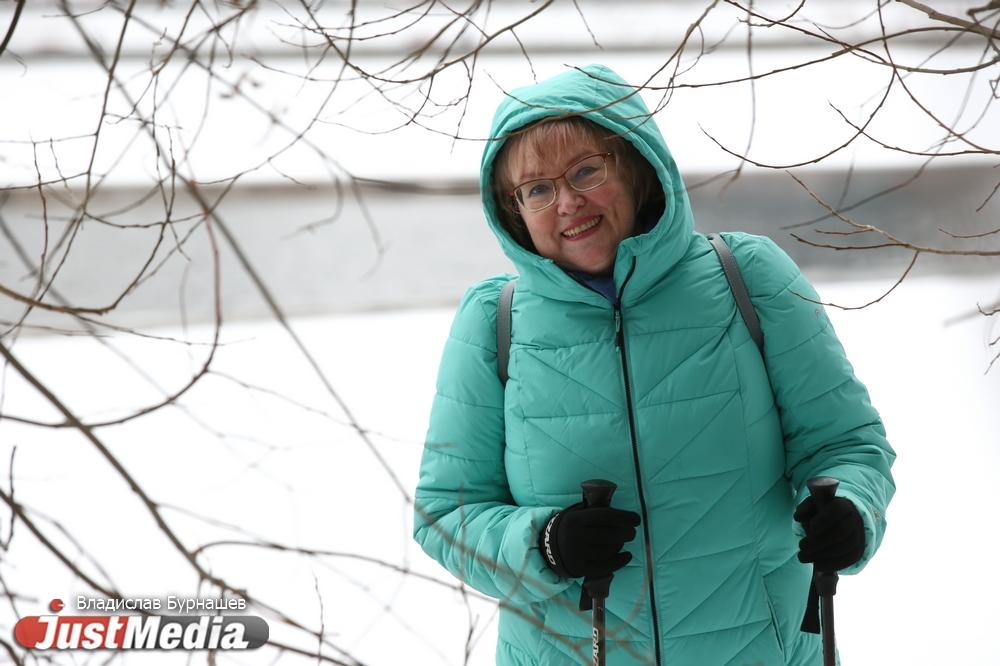 Татьяна Репницкая, пенсионер: «Уже семь лет занимаюсь скандинавской ходьбой в любую погоду». В Екатеринбурге -9 градусов - Фото 1