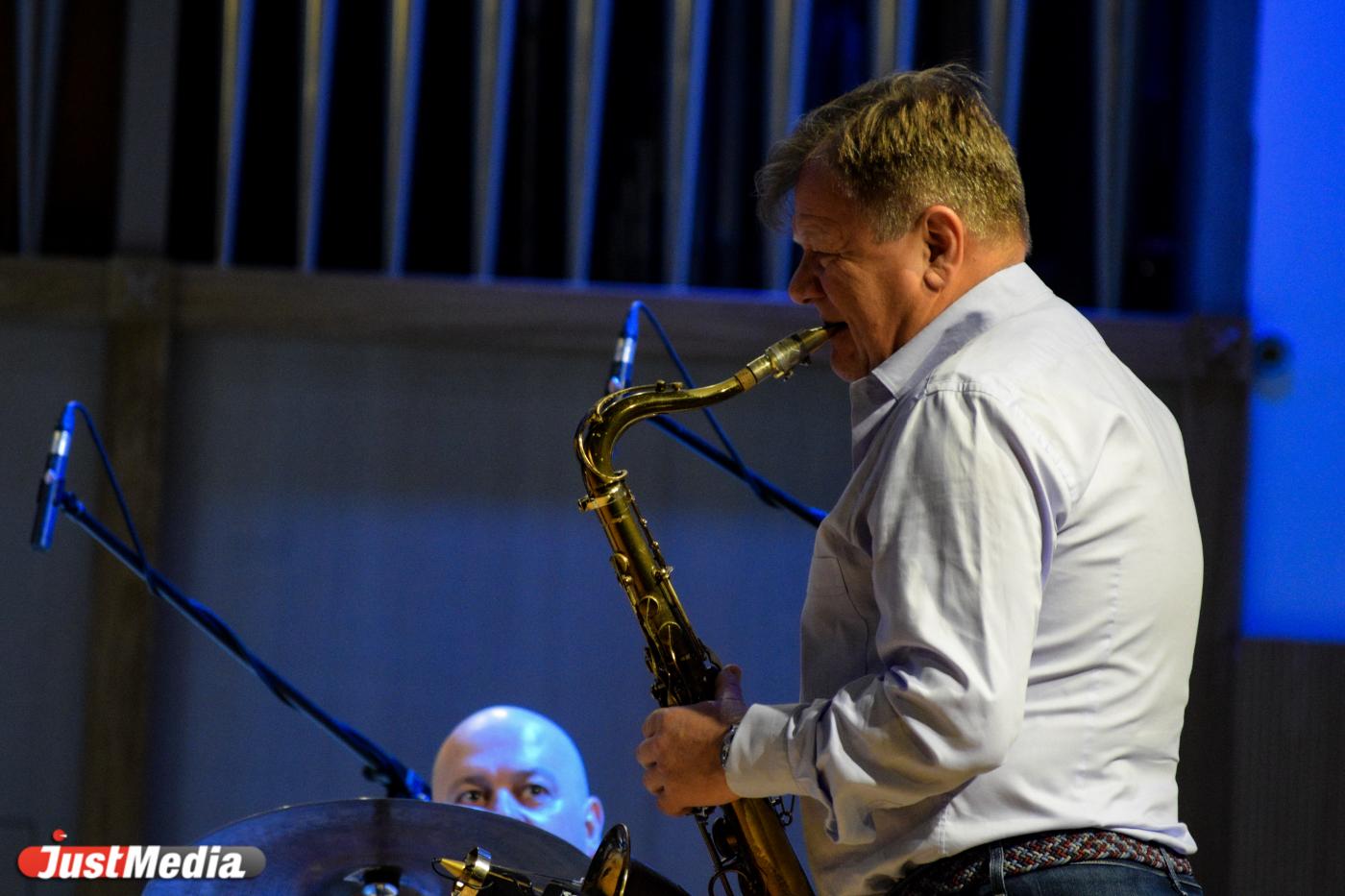 «Мы можем гордиться, что и этот вид искусства подвластен русскому человеку». Игорь Бутман и Фантина Притула выступили в Свердловской филармонии к 100-летию российского джаза - Фото 1