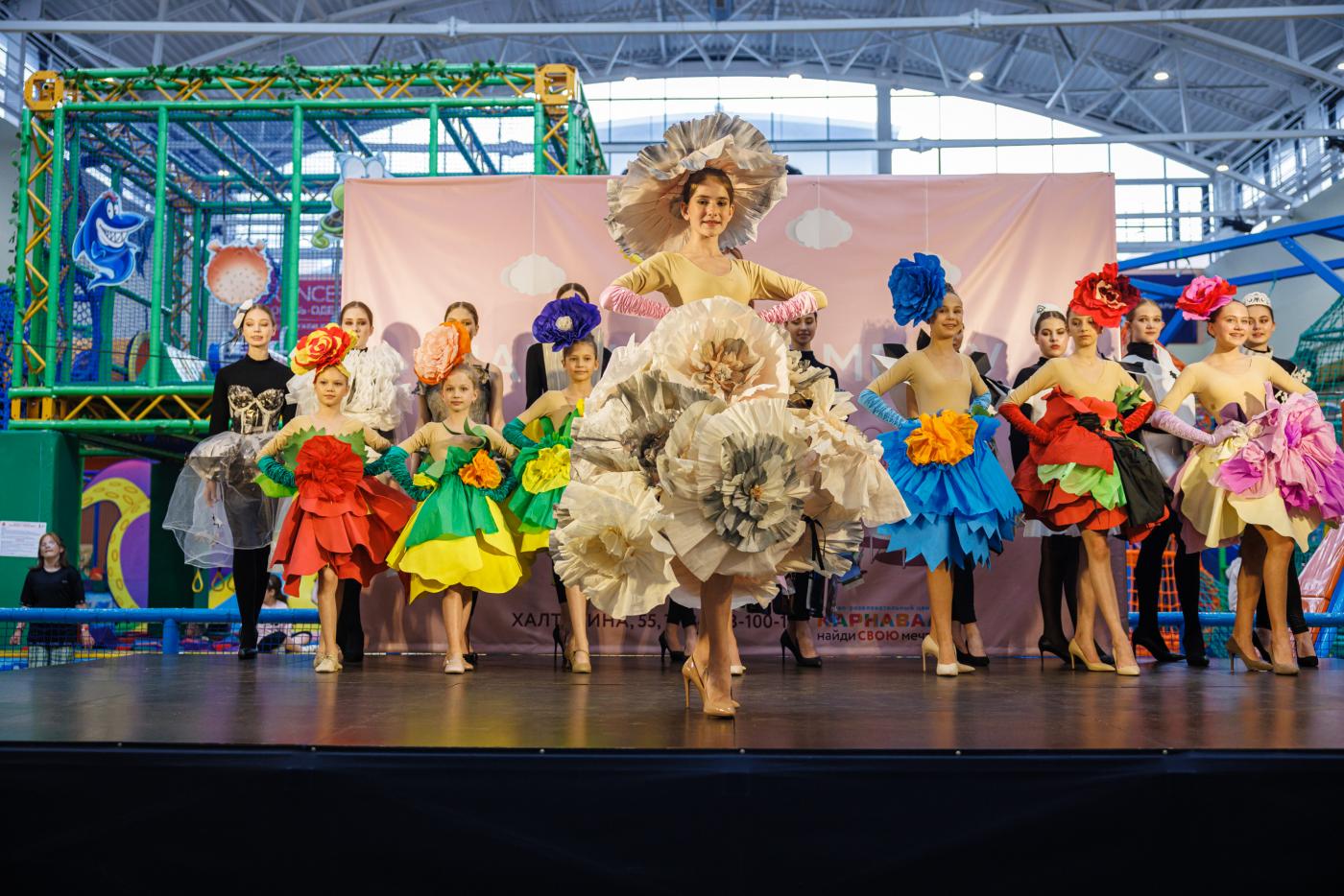 В Екатеринбурге состоялся показ одежды из бумаги - Фото 1