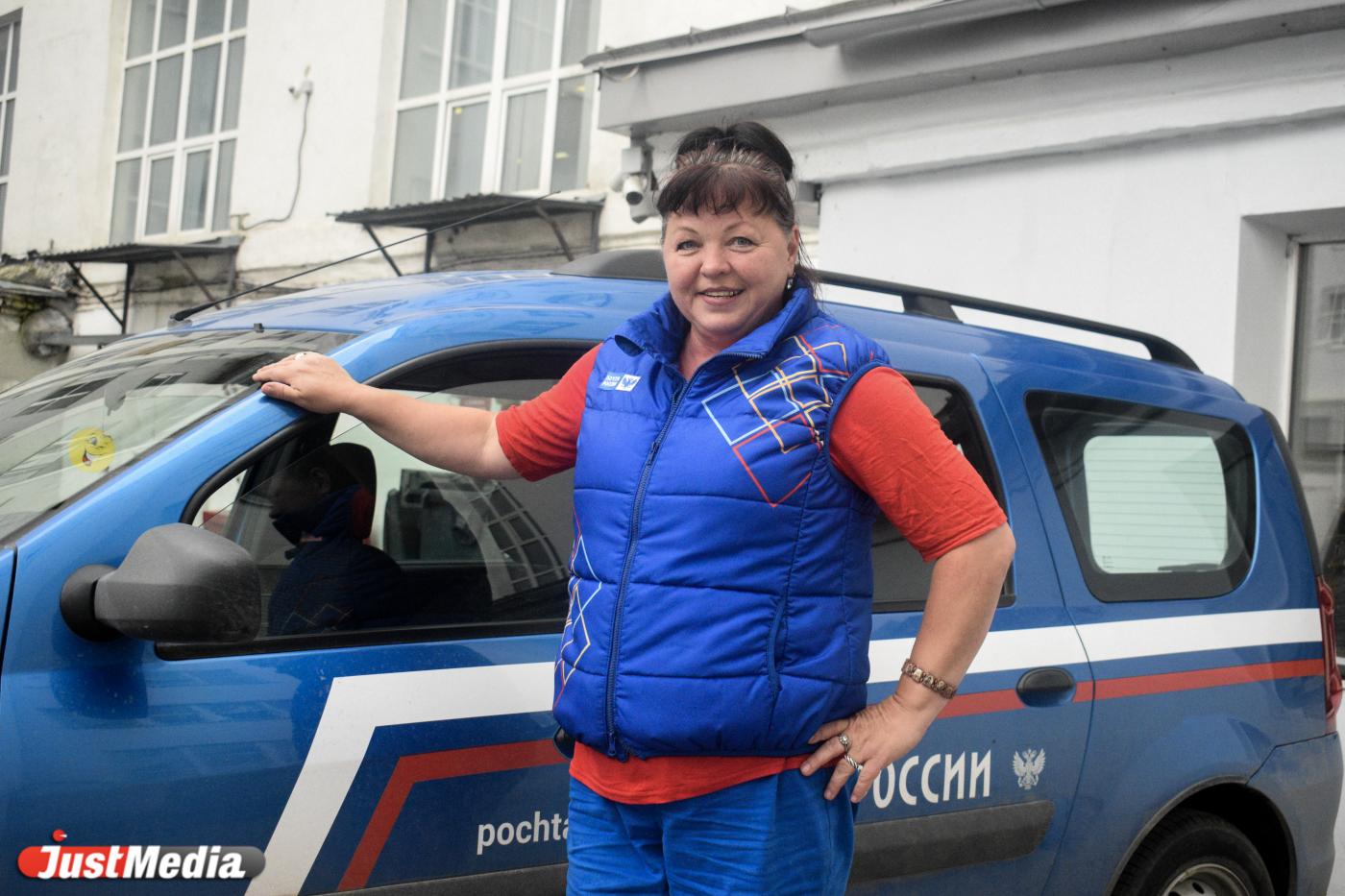 Наталья Аксентьева, «Почта России»: «Мне хоть снег, хоть дождь, всегда настроение хорошее и людям его поднимаю». В Екатеринбурге +25 градусов - Фото 1