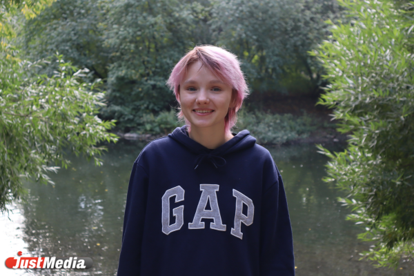 Яна Трофимова, студентка: «Обычно сентябрь угнетает, но сегодня день радостный» В Екатеринбурге +2 градуса - Фото 1