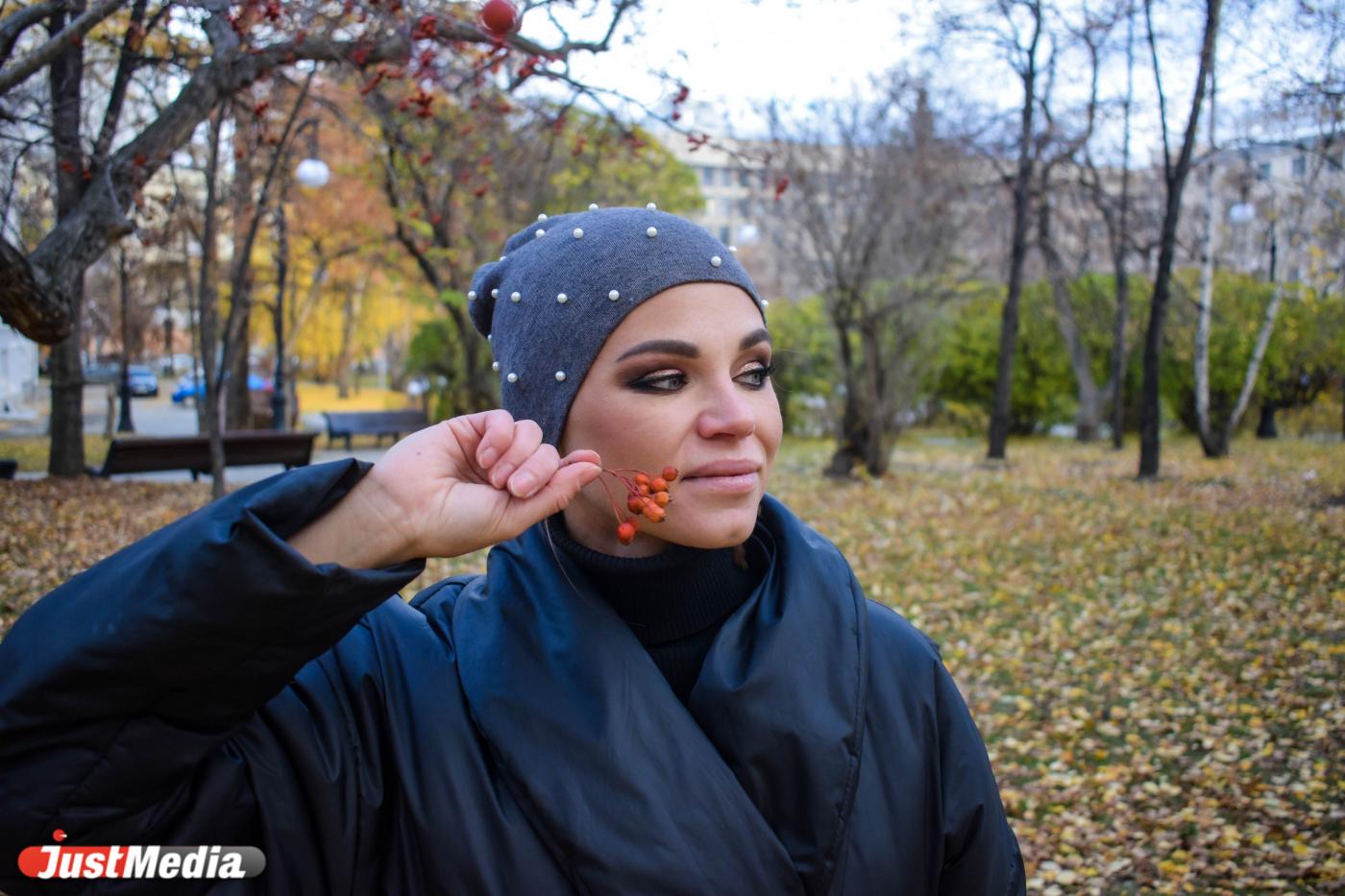 Романа Зверева, певица, бэк-вокалистка: «Я точно знаю, что осень – это лучшее время, чтобы петь. Пой, Екатеринбург!». В Екатеринбурге +5 градусов - Фото 1