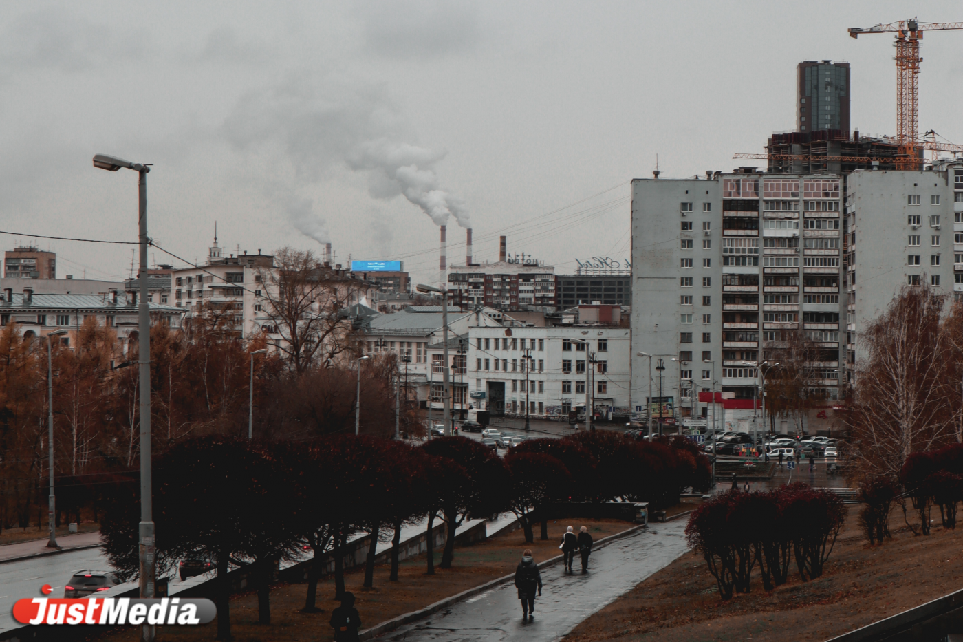 «Замечайте красоту поздней осени в городе». В Екатеринбурге 0 градусов - Фото 1