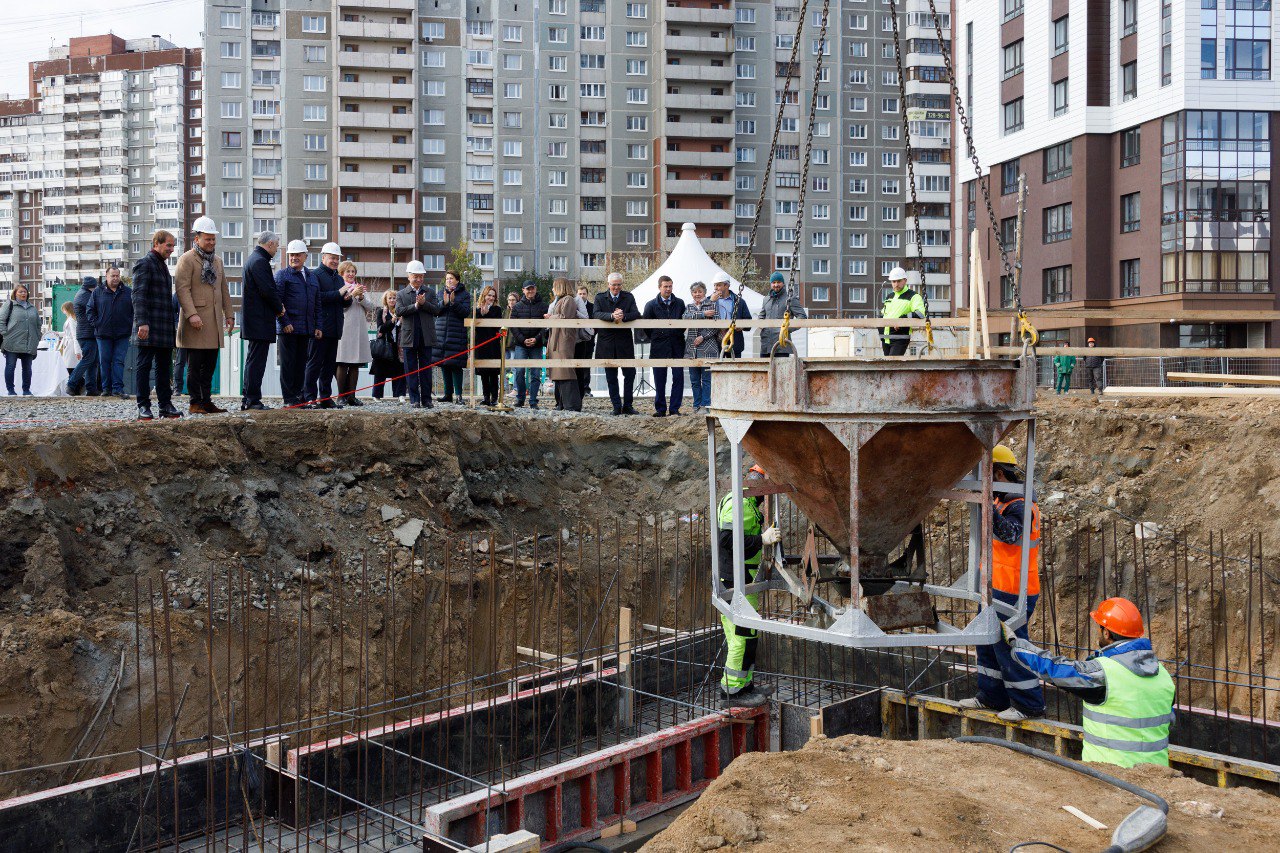 В екатеринбурге построят. Стройка школы. Строительство школы. Строительство в России. Начало строительства.