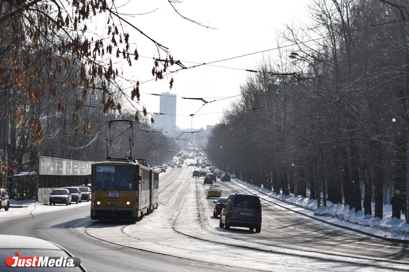 Надеемся, вы определились с подходящей к погоде обувью. В Екатеринбурге +8 градусов - Фото 1