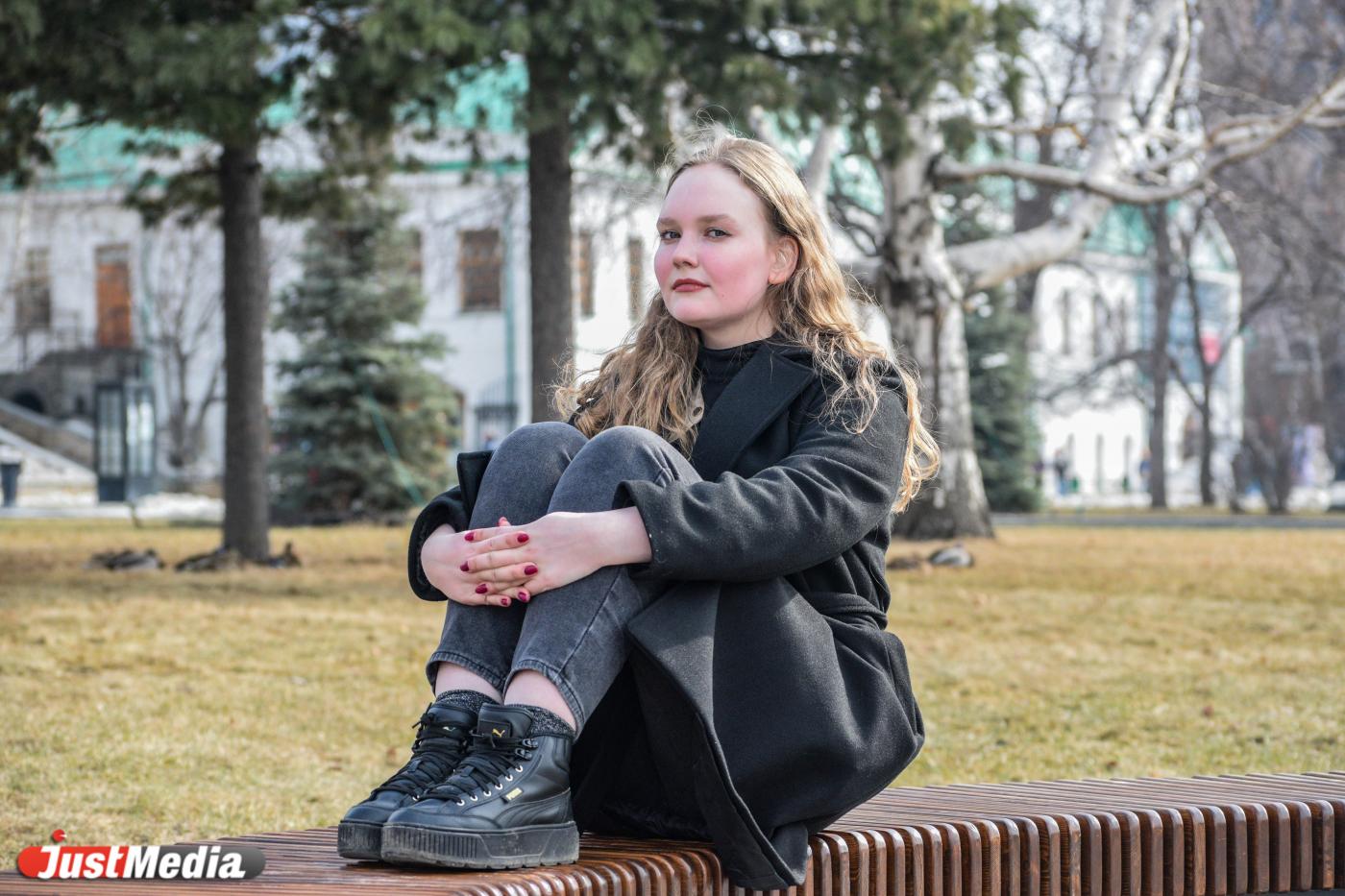 Полина Шапочкина, студентка УрФУ: «Люблю Екатеринбург за то, что в любое время года есть солнце». В Екатеринбурге +5 градусов - Фото 1