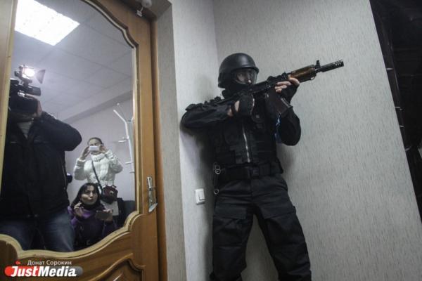 Спецслужбы задержали в Свердловской области банду подпольных оружейников - Фото 1