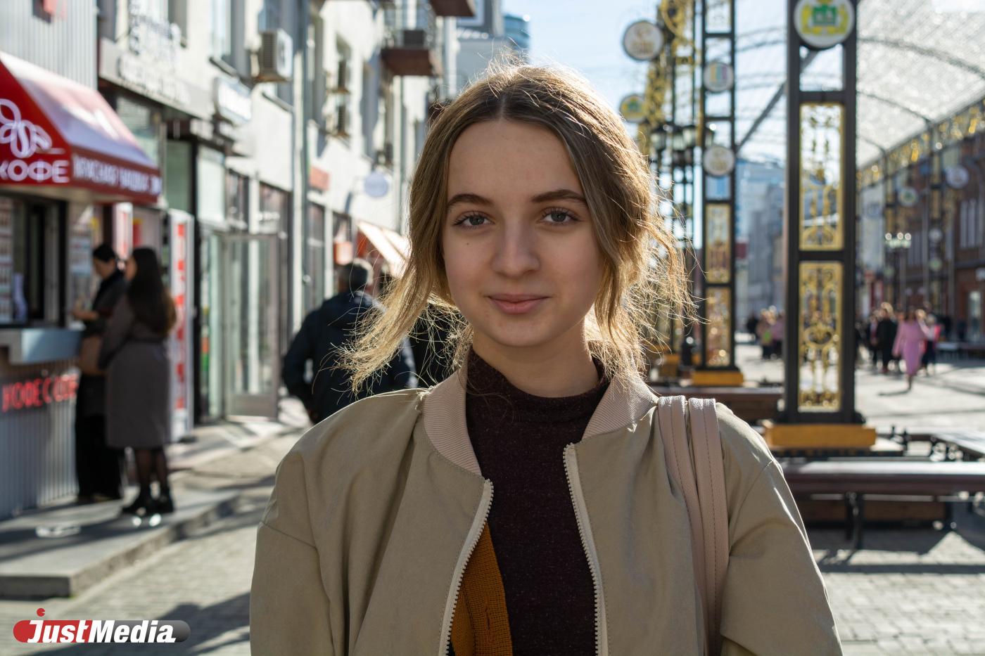 Элина Гозеян, студентка: «Летом люблю купаться, а осенью - рисовать». В Екатеринбурге –3 градуса - Фото 1