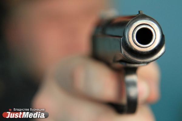 В Нефтеюганске школьник с балкона прострелил голову 19-летнему прохожему - Фото 1