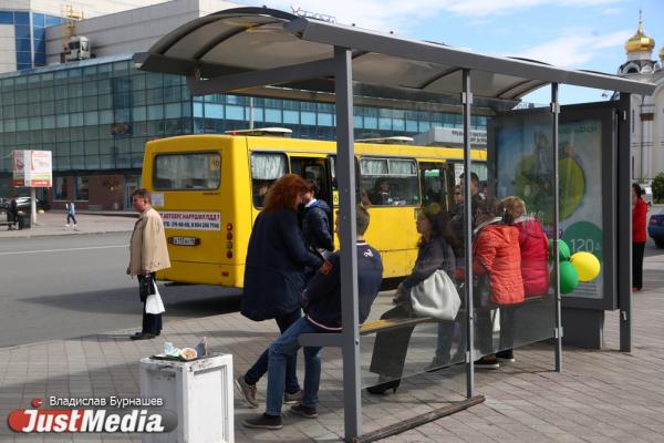 Жители удаленного района Екатеринбурга пожаловались на нехватку автобусов - Фото 1