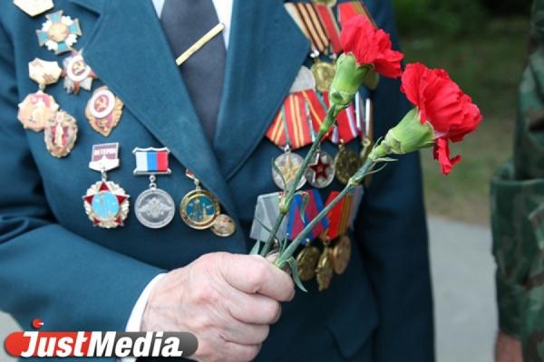 В Екатеринбурге простились с командиром разведки, погибшим в зоне СВО - Фото 1