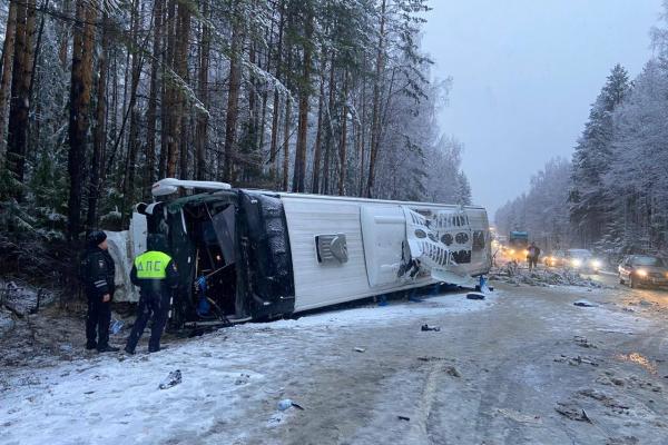 Скончался третий пострадавший в столкновении автобуса и грузовика на Серовском тракте - Фото 1