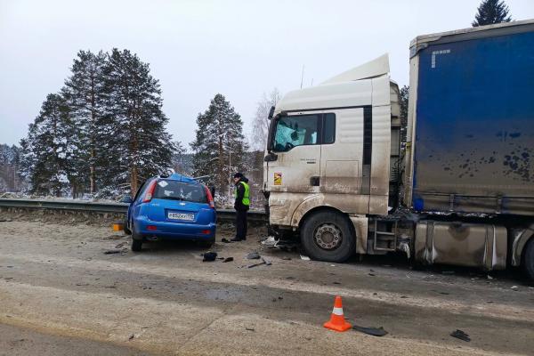 На Серовском тракте пожилая автоледи погибла в лобовом ДТП - Фото 1