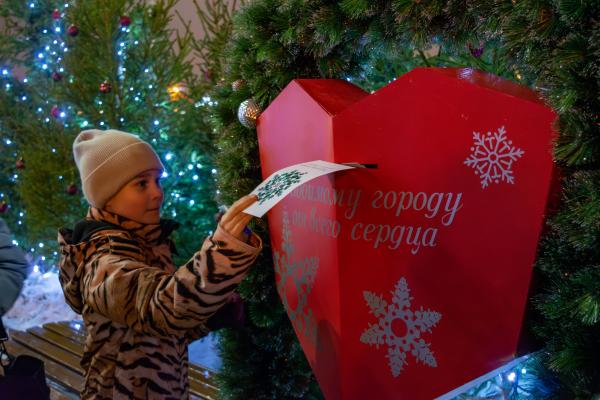 Жители Екатеринбурга отправляют открытки с новогодними пожеланиями городу - Фото 1