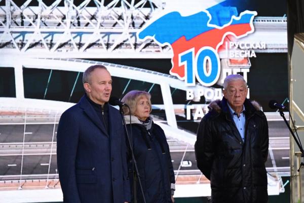 Тысячи уральцев отметили избрание Путина президентом и крымскую весну митинг-концертом - Фото 1