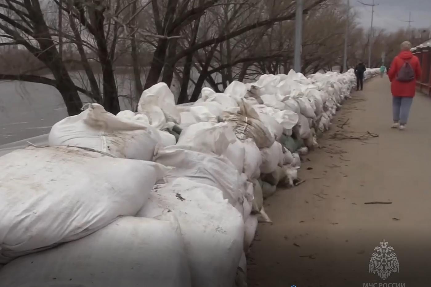 В Курганской области возведено более 17 километров защитной насыпи на реке Тобол - Фото 1
