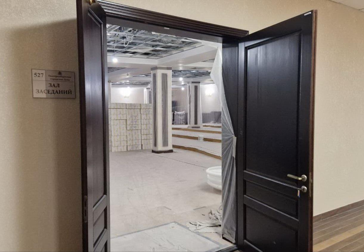 Новый зал заседаний думы закрыли на ремонт - Фото 1