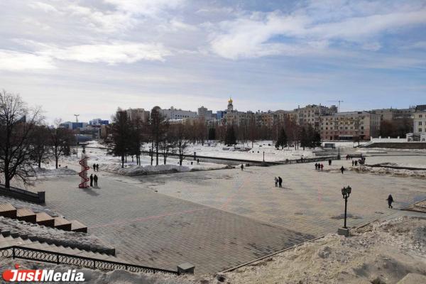 В мэрии Екатеринбурга назвали улицы и парки, где ограничат скорость электросамокатов - Фото 1