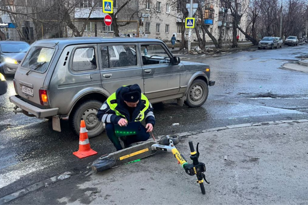 В Екатеринбурге случилось первое ДТП с электросамокатом в сезоне - Фото 1