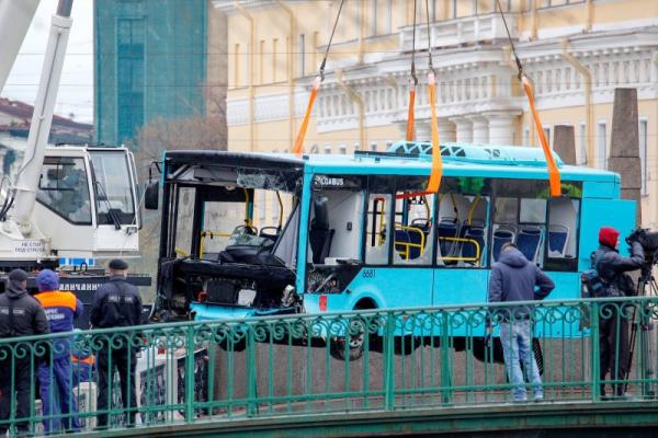 По делу о падении автобуса в Мойку просят арестовать начальника автоколонны - Фото 1